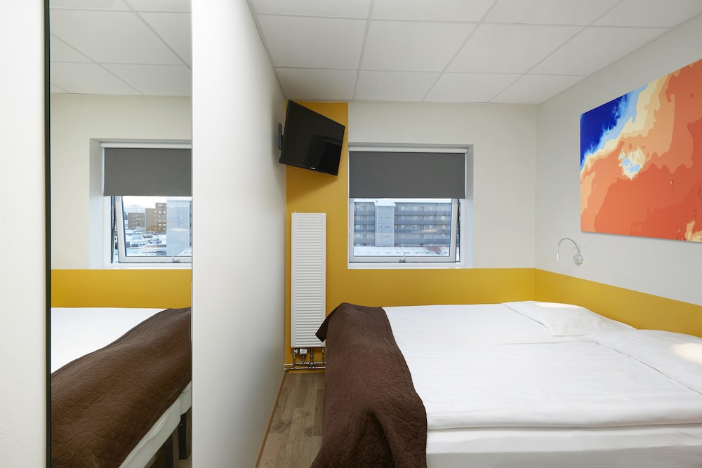 Cabin Hotel 38/71