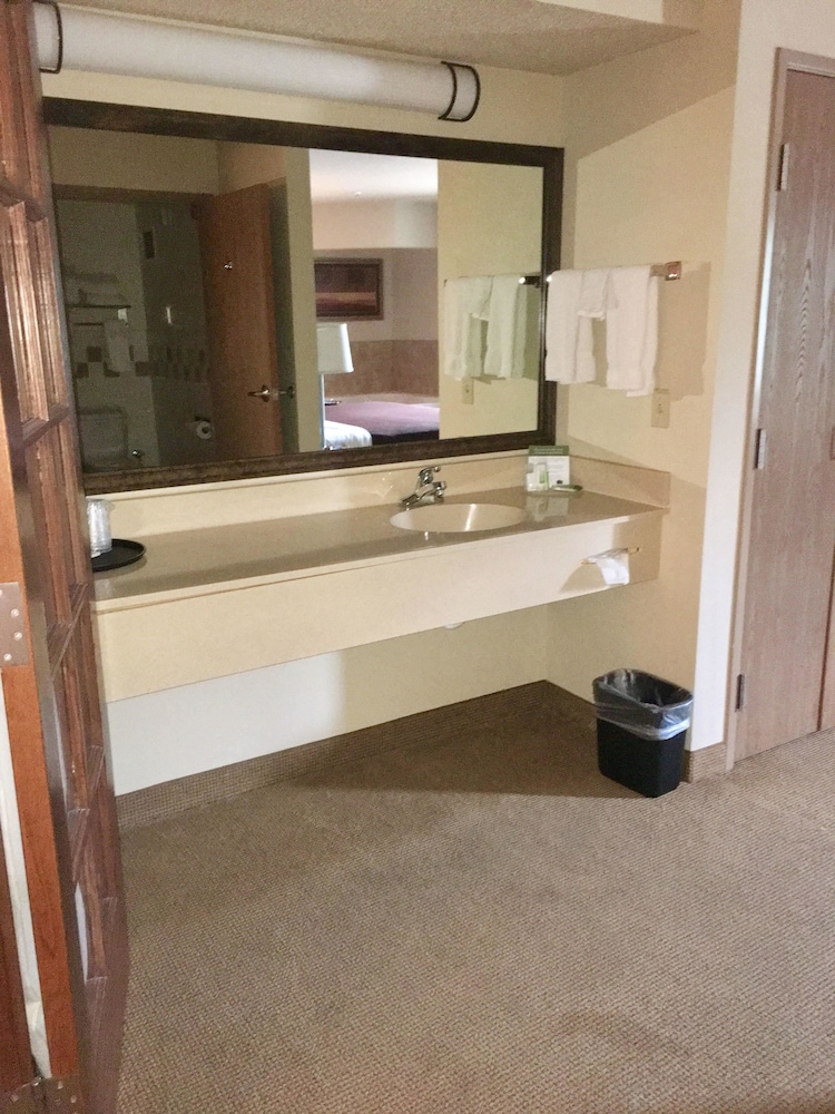 Americinn By Wyndham Monmouth 4/37