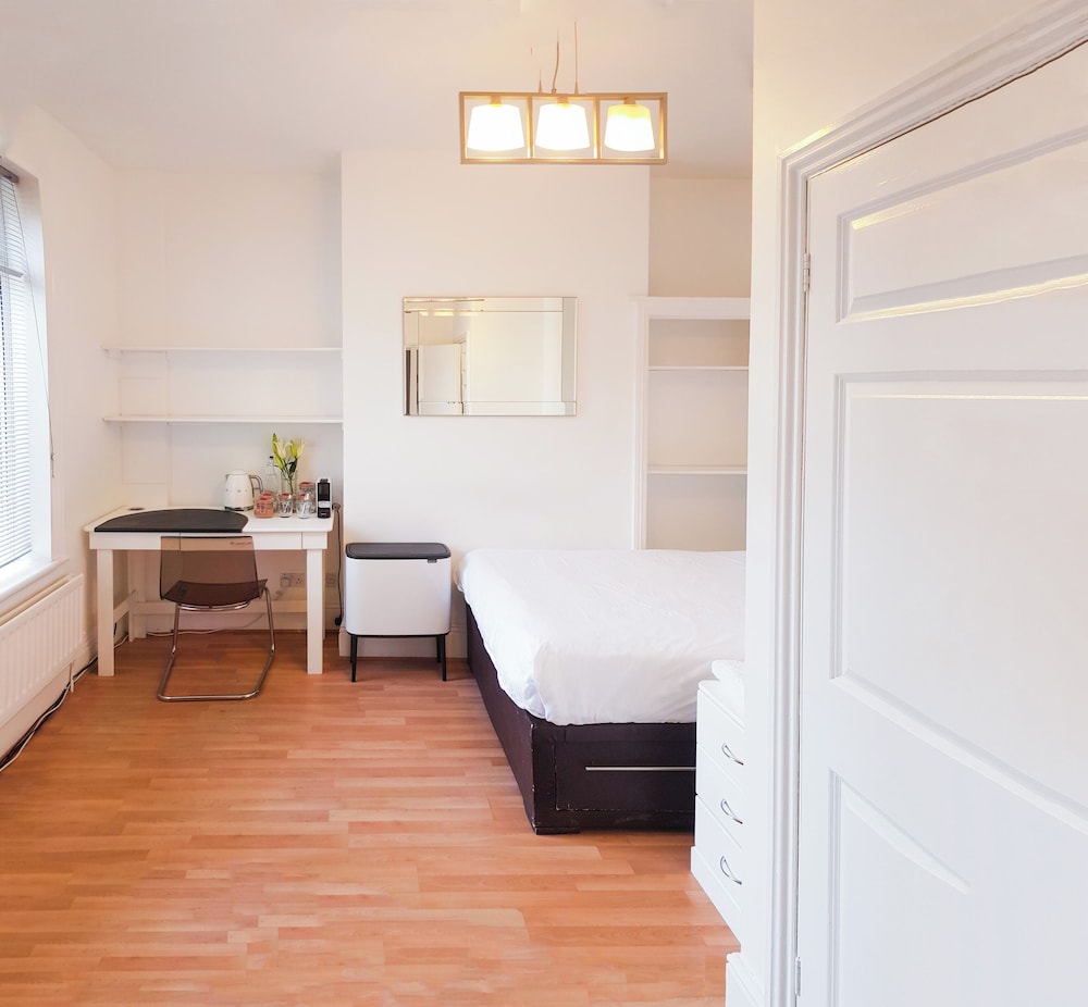 L Room, Double Bed, Shared Bathroom