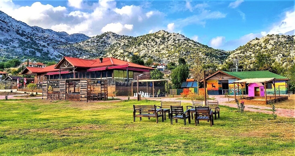 Milyos Hotel 4/42
