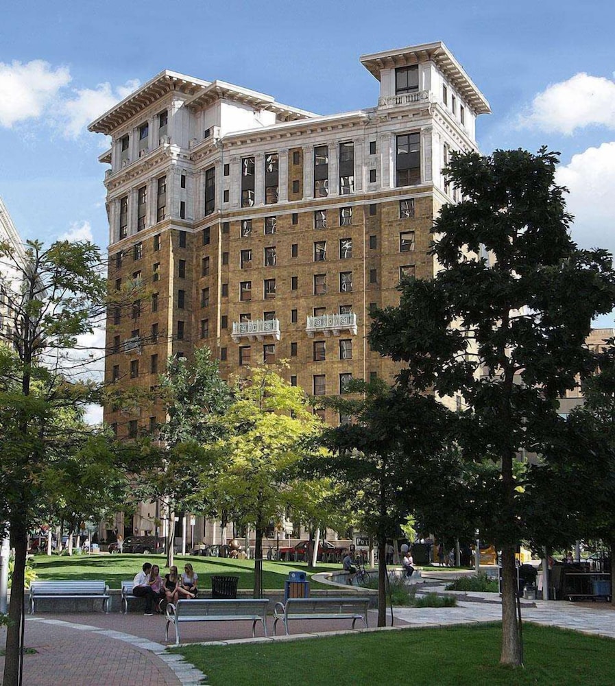 The Saint Paul Hotel 63/64