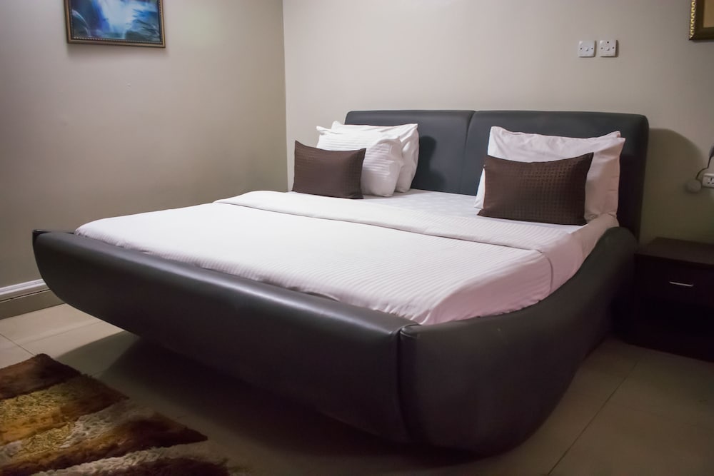 Primal Hotel GRA-Ikeja 18/50