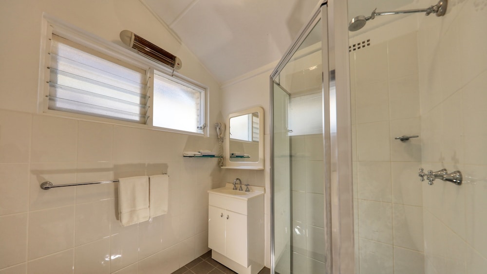 COWRA MOTOR INN 64/65