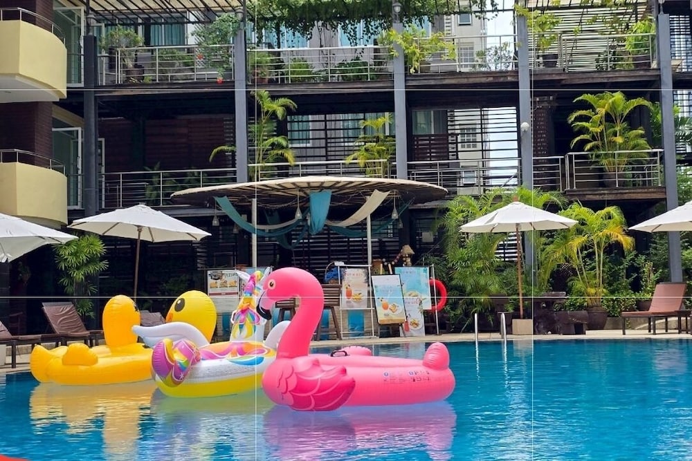 Baron Beach Hotel 67/73