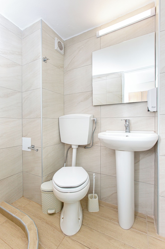 Hermes Hotel Malia 44/46
