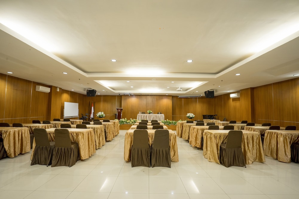 Hotel Grand Kartika 60/63