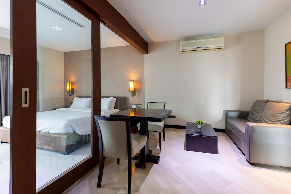 Sukhothai Hotel and Residence Ratchada 39/61