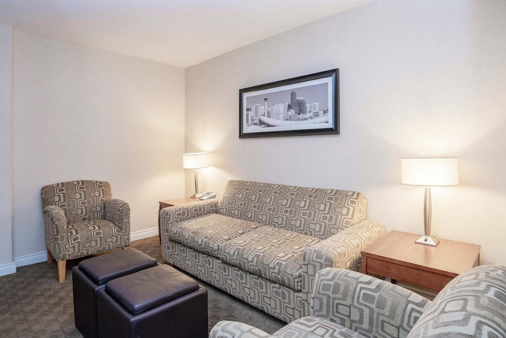 Sandman Hotel and Suites Calgary West 40/67