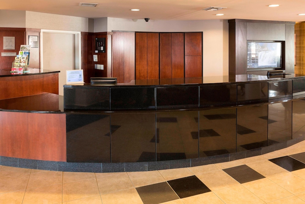 Lobby at COURTYARD BY MARRIOTT SIOUX FALLS, SIOUX FALLS - SD