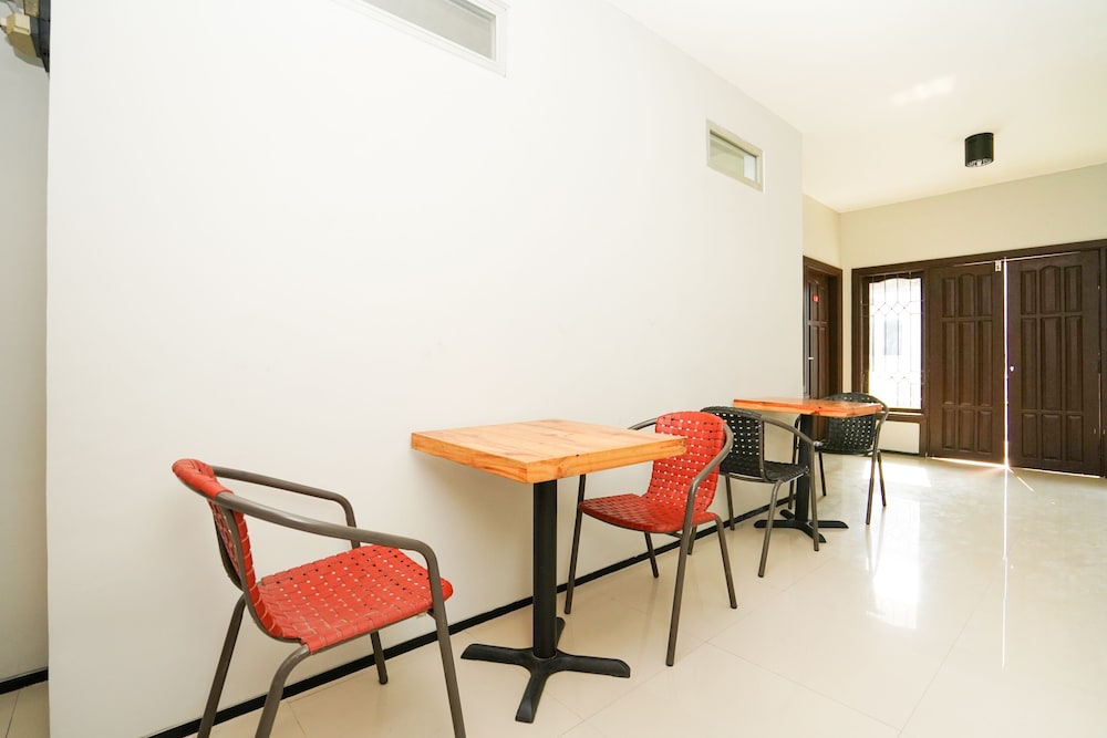 Hotel O Siwalankerto Near City Of Tomorrow Mall Formerly Padang Pasir C-12 Residence 26/28
