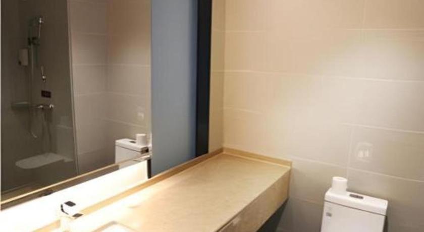 City Comfort Inn (Zhaoqing Dawang Wandu Square) 29/31