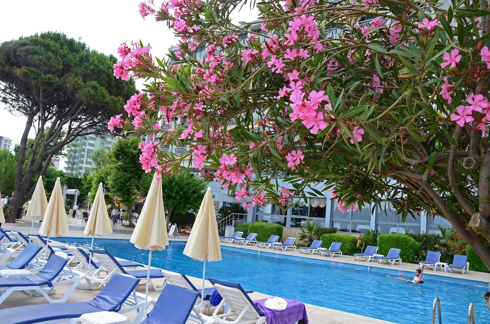 Lara Hotel 10/61