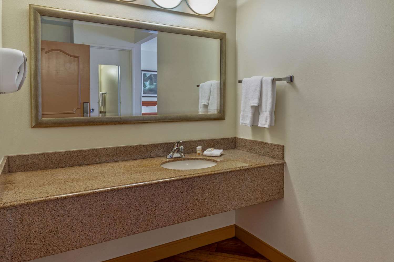 La Quinta Inn And Suites By Wyndham Tampa Brandon West 48/53