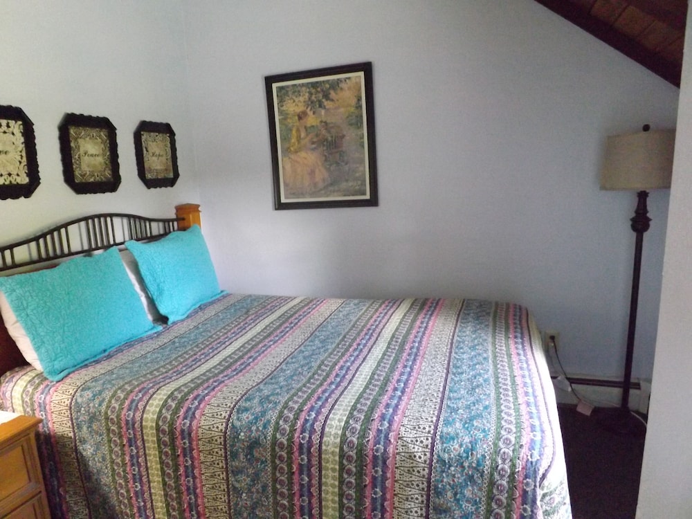 LOFT, COMFORT, PRIVATE BATHROOM, ADULT ONLY