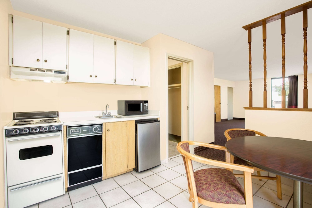 Days Inn by Wyndham Easley/Greenville/Clemson Area 5/38