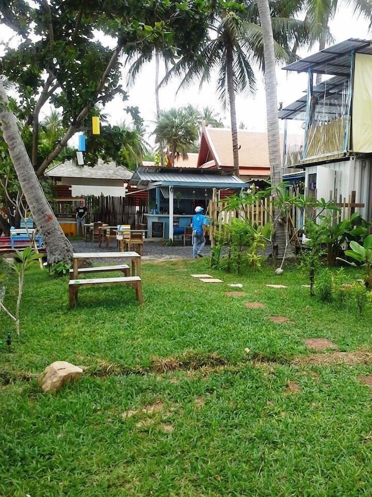 Think & Retro Cafe Lipa Noi Samui 58/62