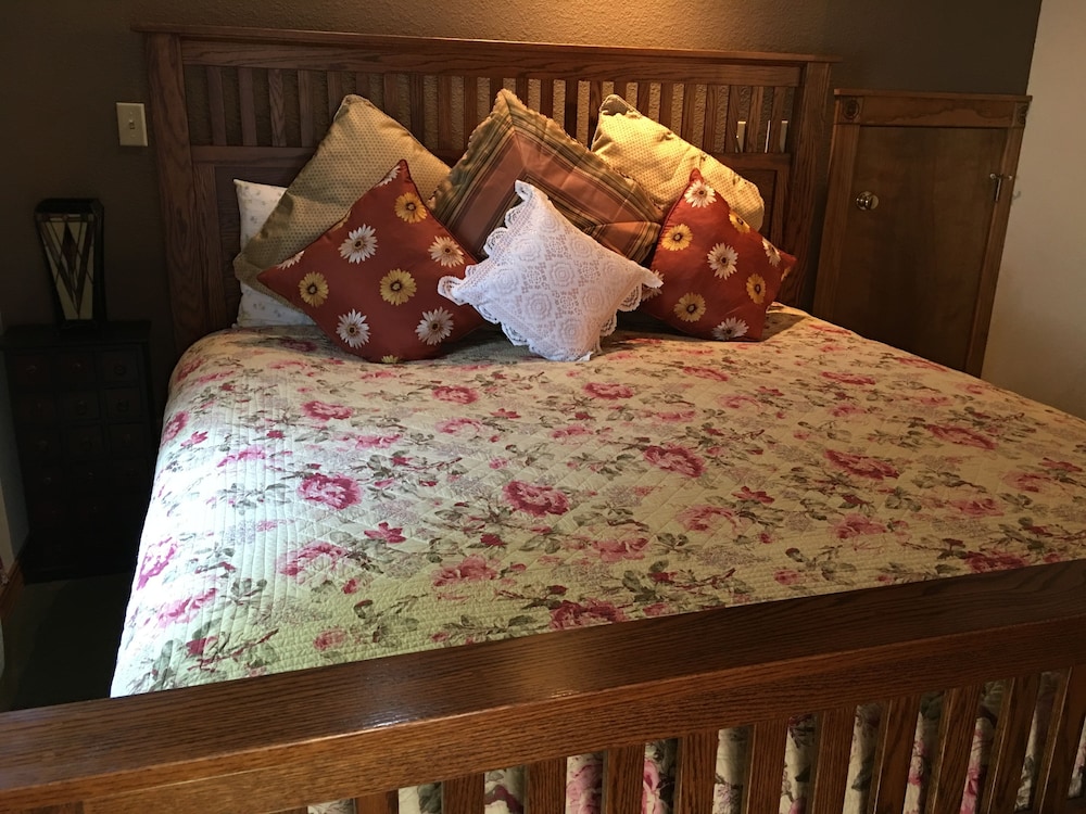 All Seasons Inn Eureka Springs 25/50