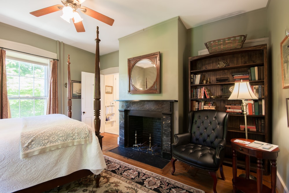 Marshall Slocum Inn 33/44