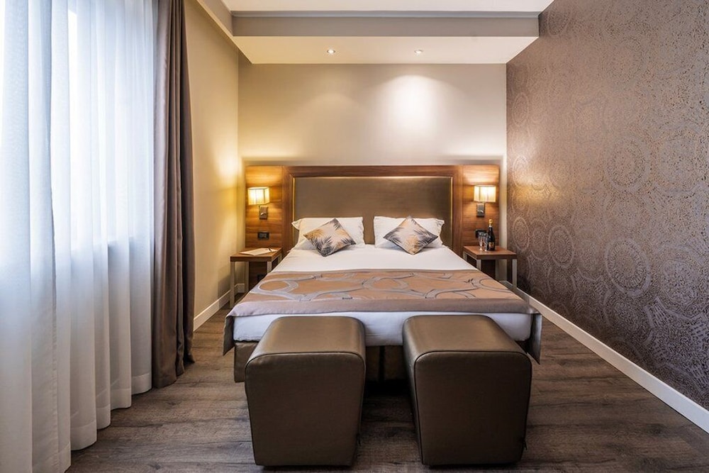 Smart Hotel Holiday 15/50