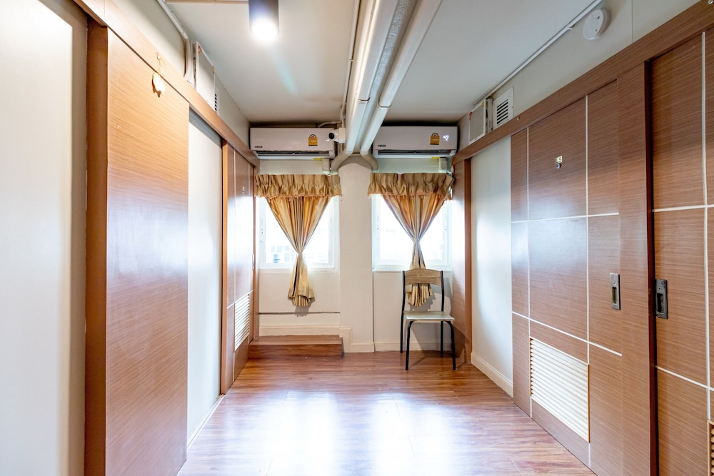 Oun Residence 53/67