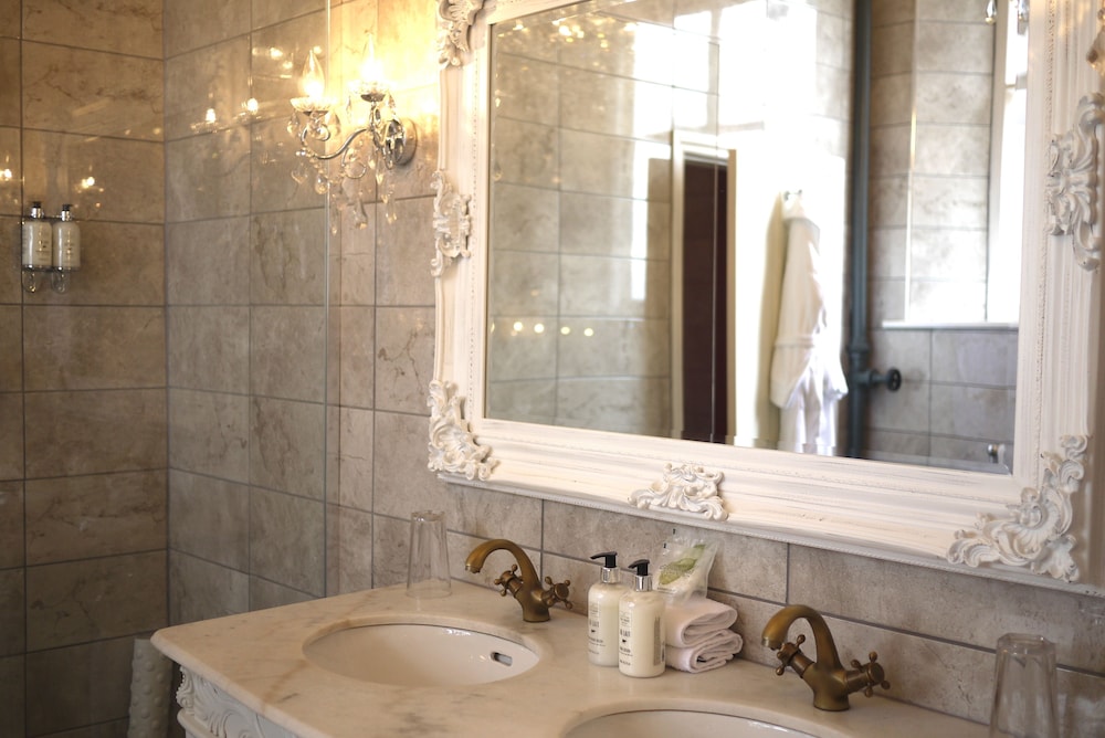 Glewstone Court Country House Hotel 50/50