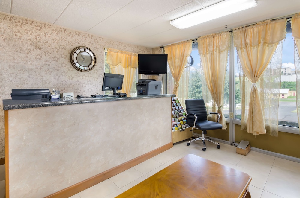 Americas Best Value Inn Wytheville 11/36