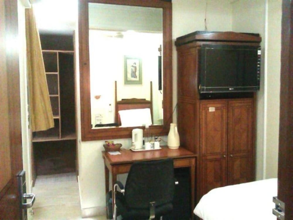 Hiltop Hotel 43/56