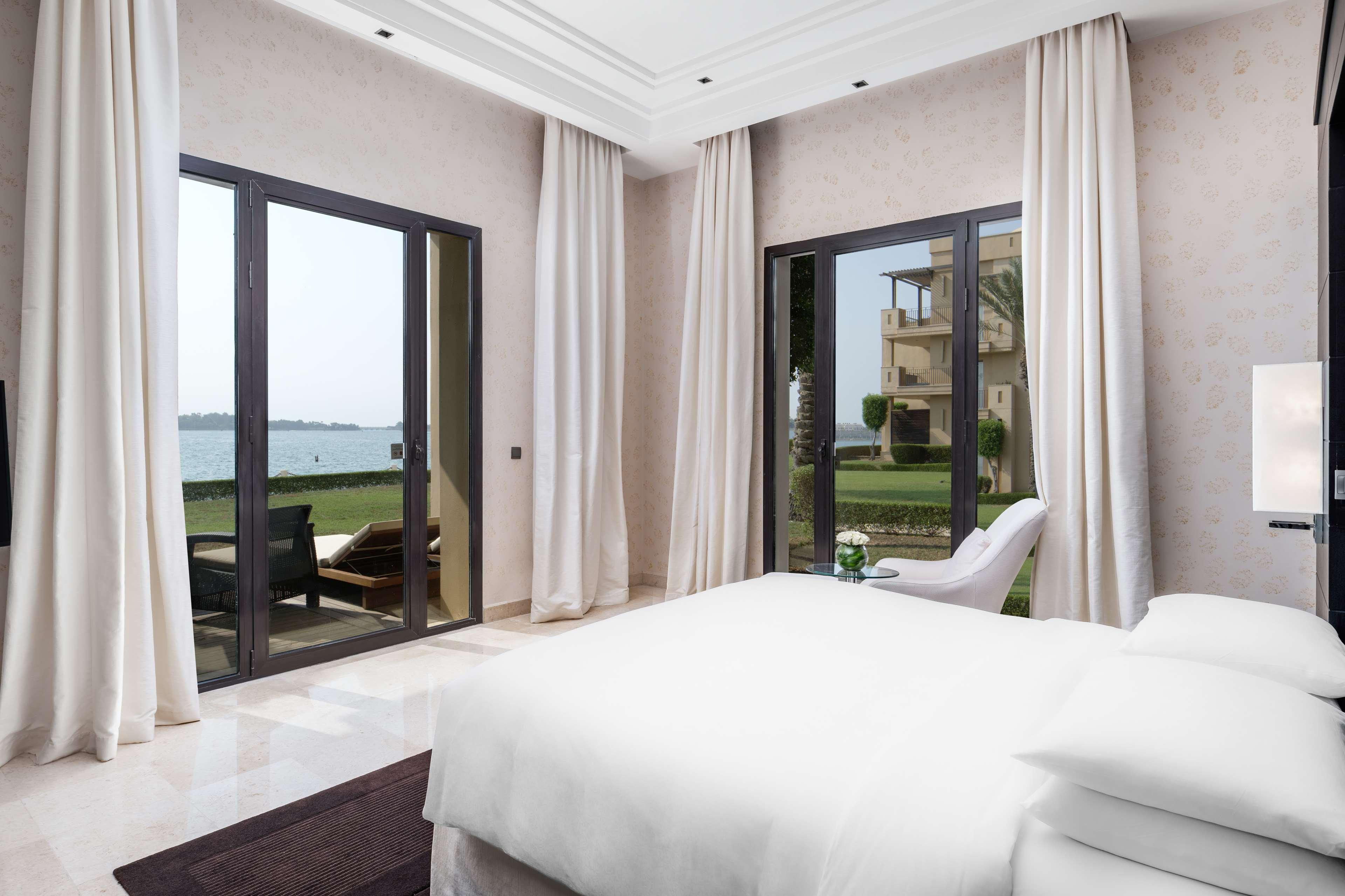 Executive, Suite