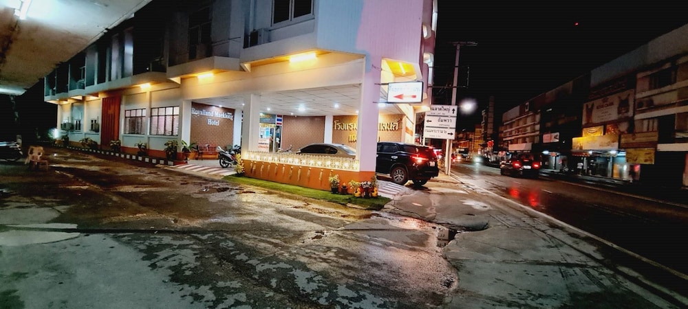 Royal Land Mae Klong Hotel 41/42