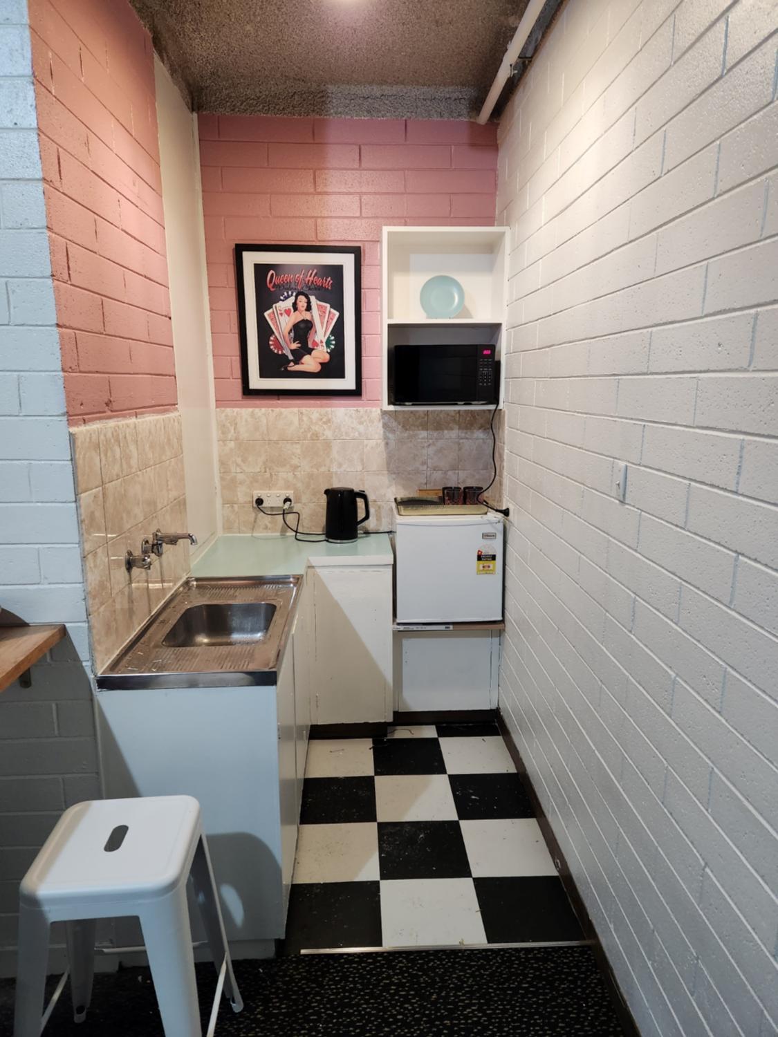 Adelaide Motel Backpackers 19/24