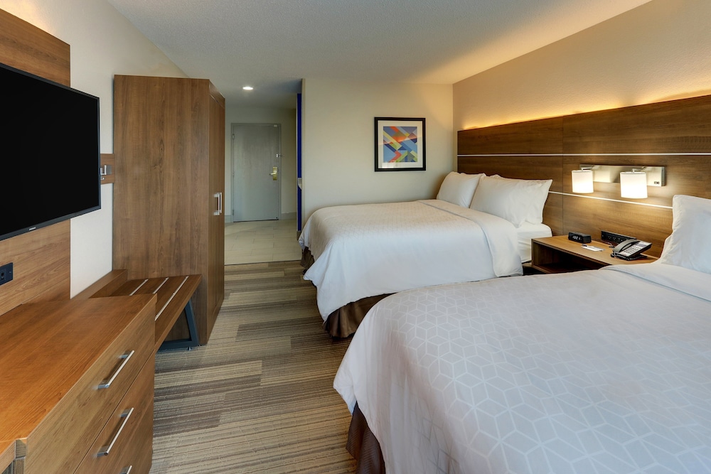 Holiday Inn Express Cincinnati North - Monroe 12/51