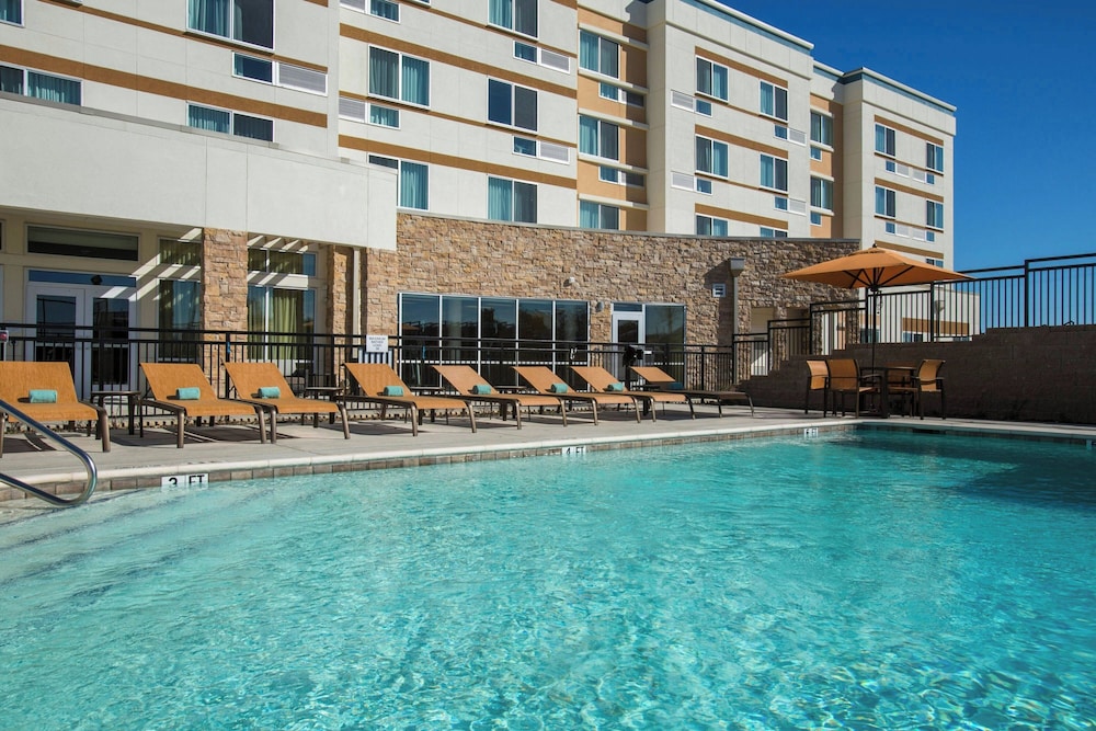 Courtyard Dallas Midlothian At Midlothian Conference Center 52/56