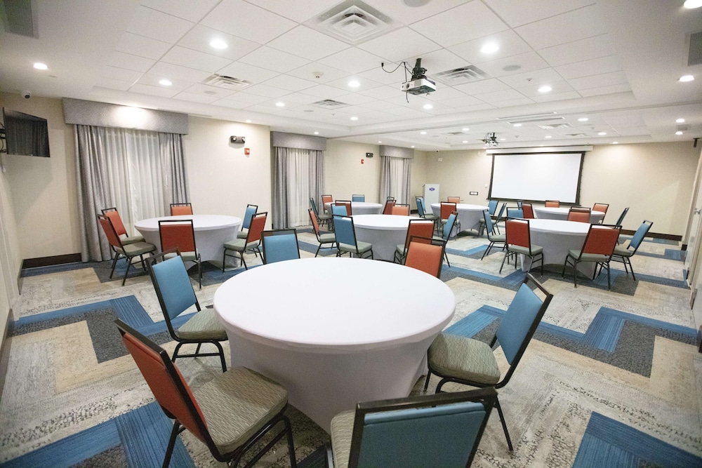Hampton Inn And Suites Toledo 39/56