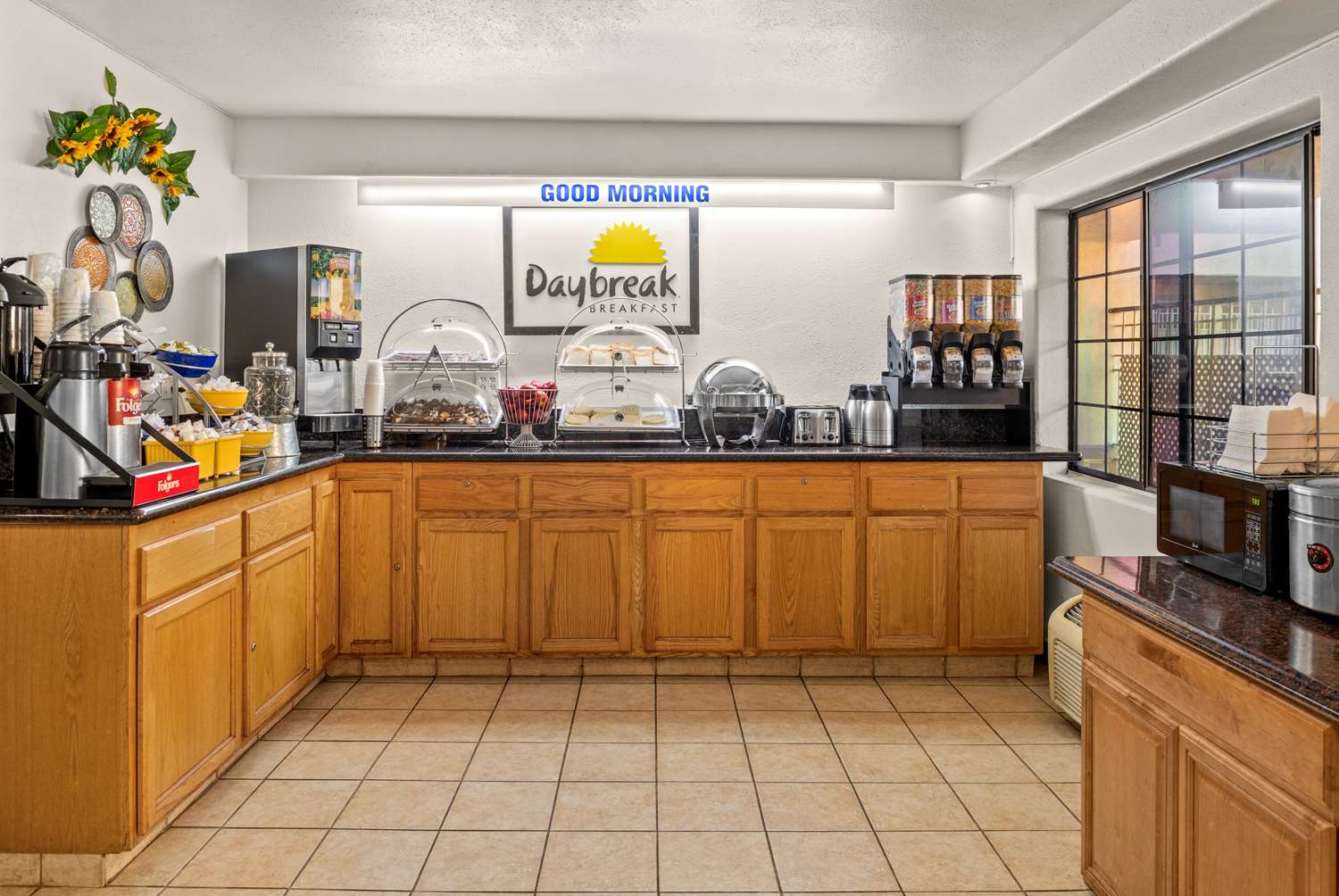 Days Inn & Suites By Wyndham Artesia 5/37