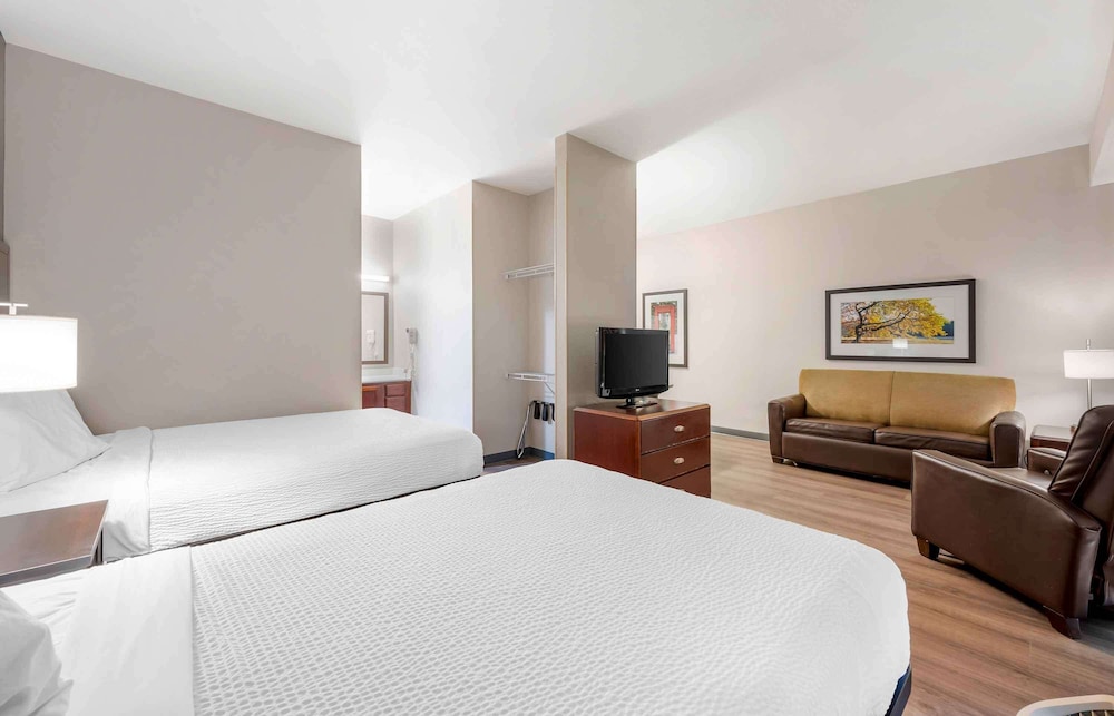 SUITE, 2 DOUBLE BEDS