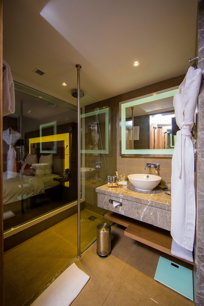 Novotel Chennai Sipcot 28/75