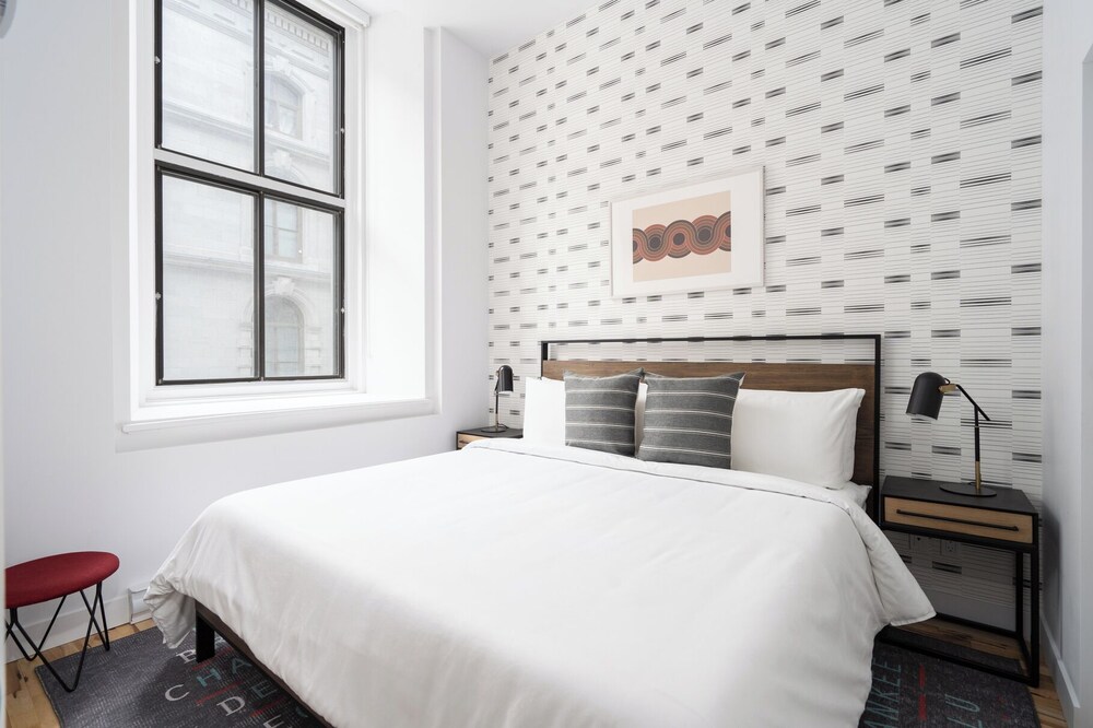 The Alexander Hotel - Old Montreal 10/50