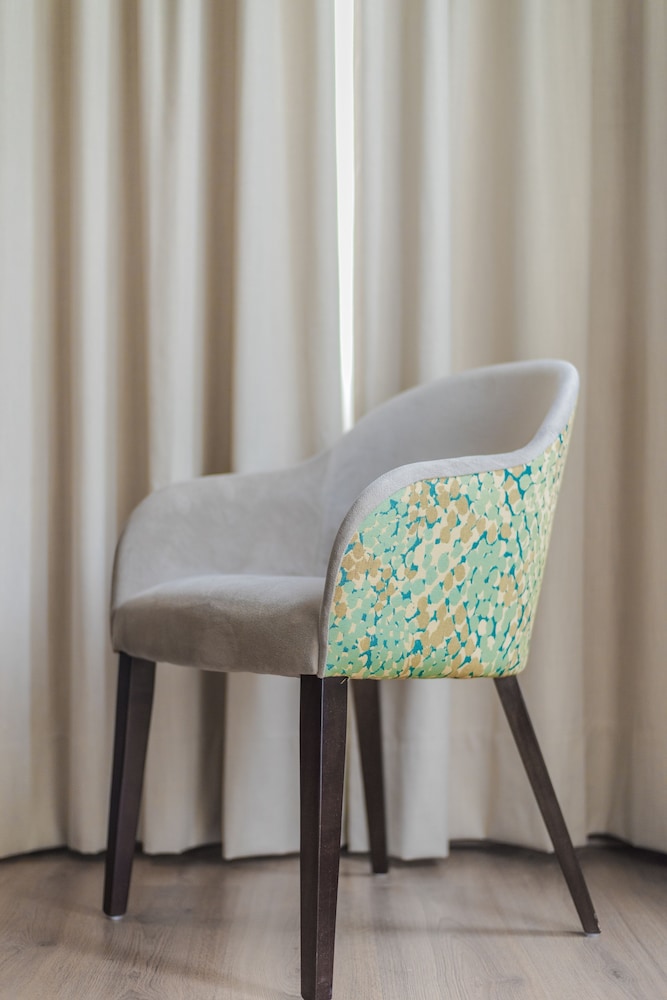 Portal Plaza Suites 25/50