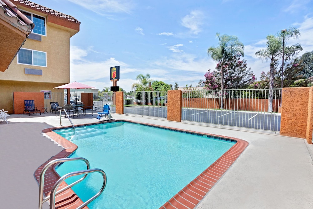 Super 8 By Wyndham Cypress Buena Park Area 6/44