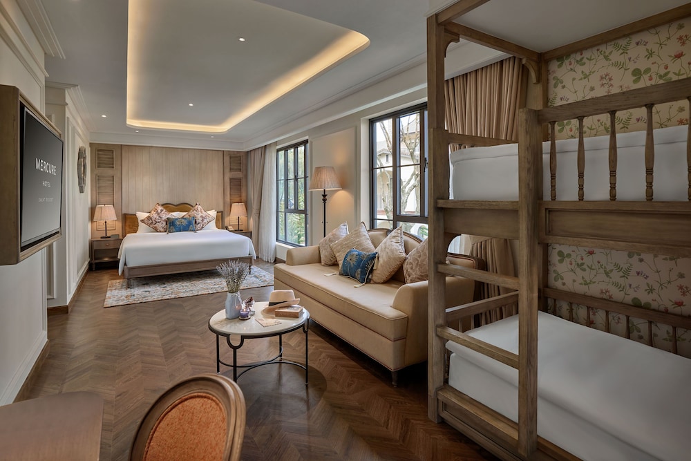 جناح جونيور عائلي بسرير كينج بشرفة، Mercure Da Lat Resort 4/7