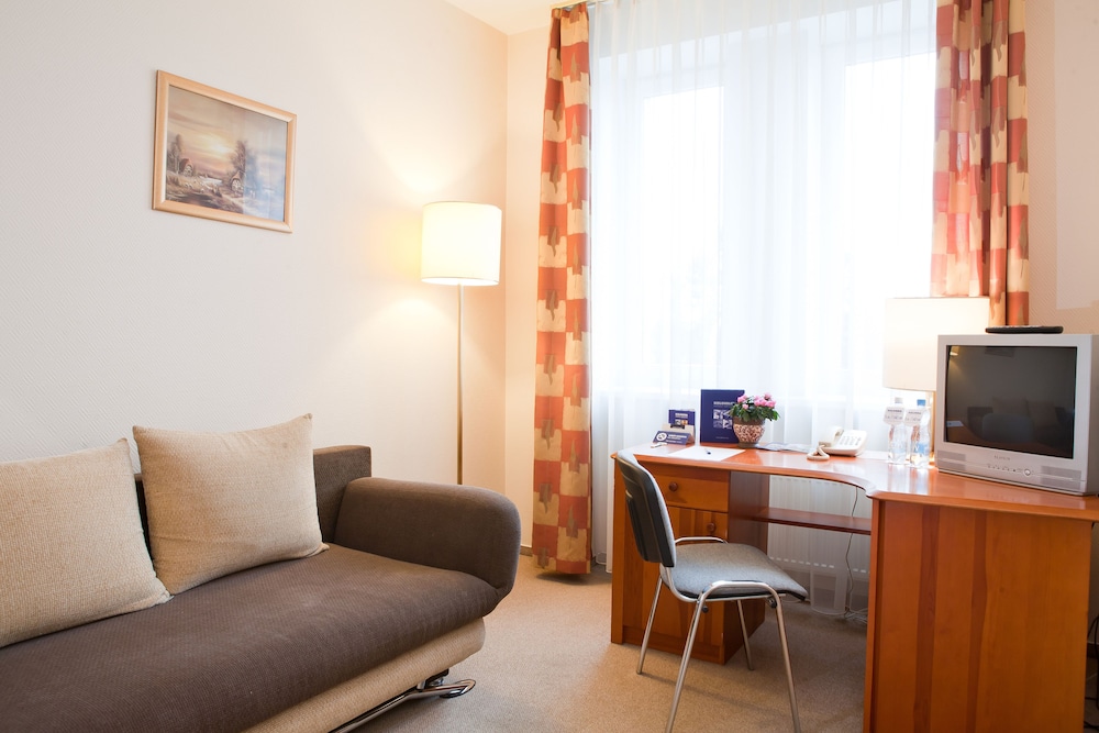 KOLONNA HOTEL BRIGITA 24/48