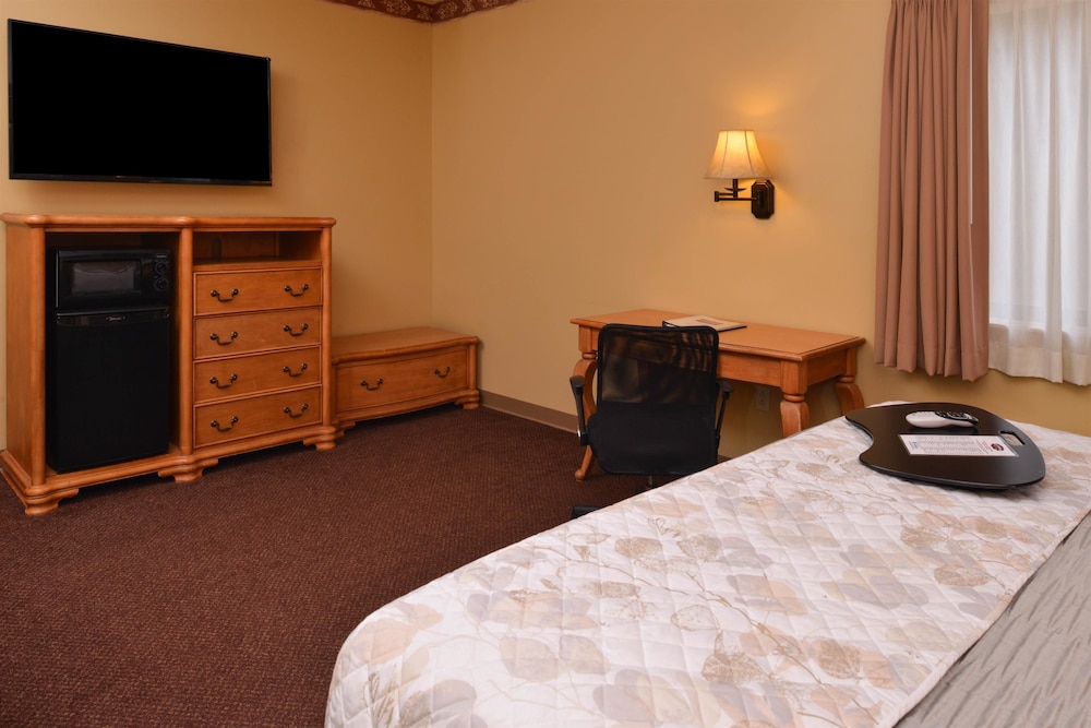 Country Hearth Inn & Suites Edwardsville St. Louis 19/51