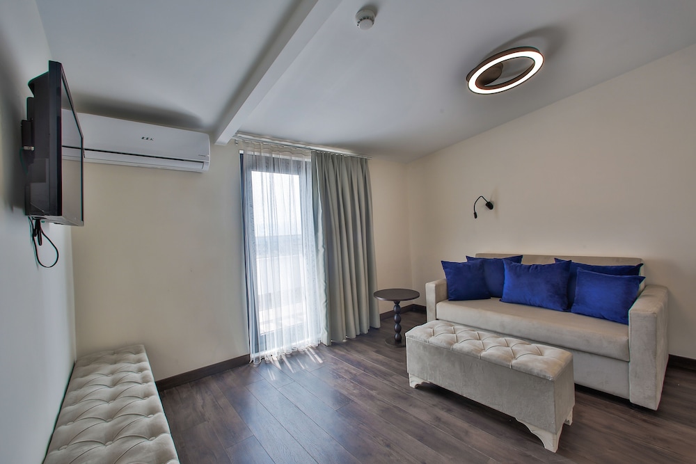 Kavala Hotel 25/50