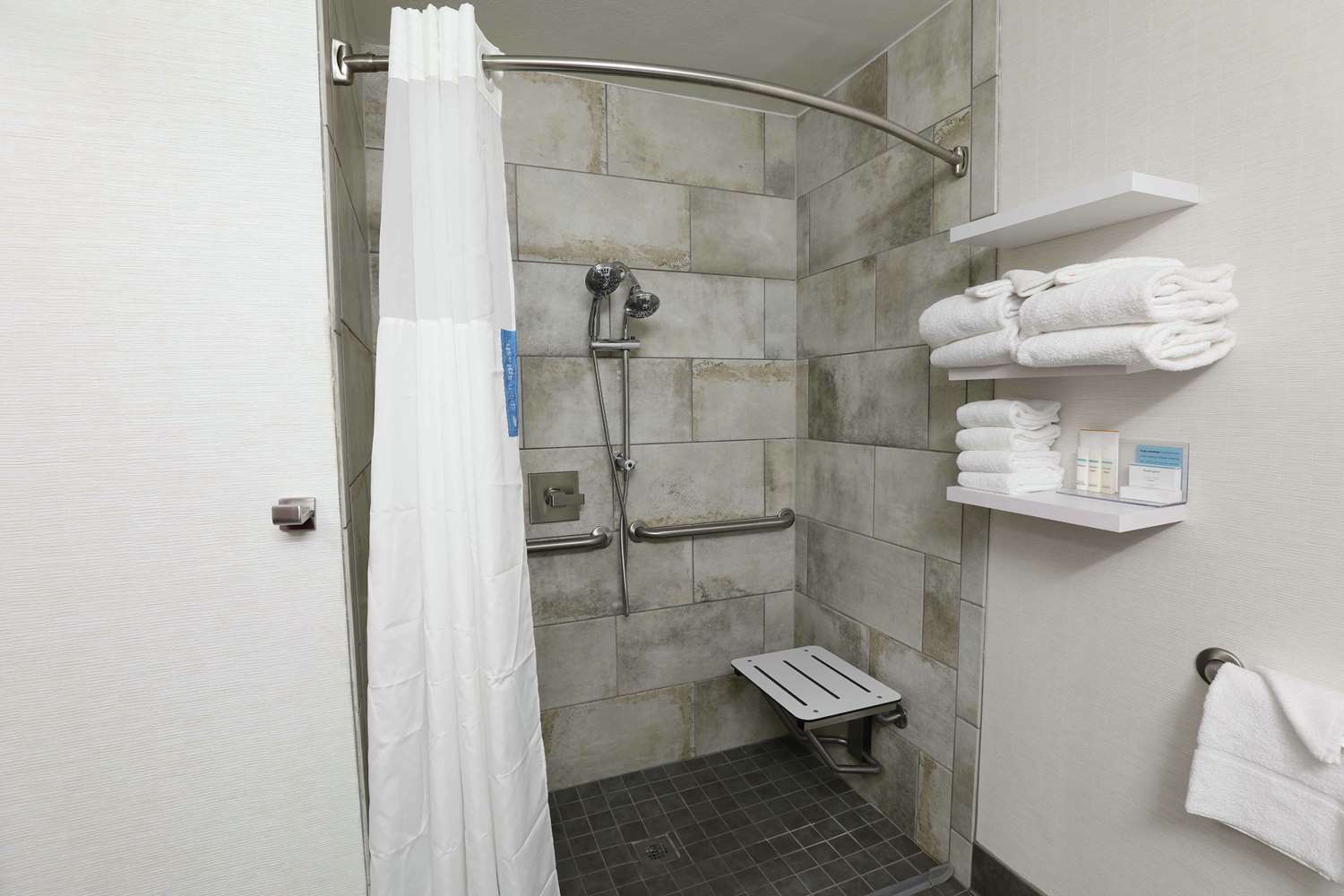 Hampton Inn Dyersburg 45/45