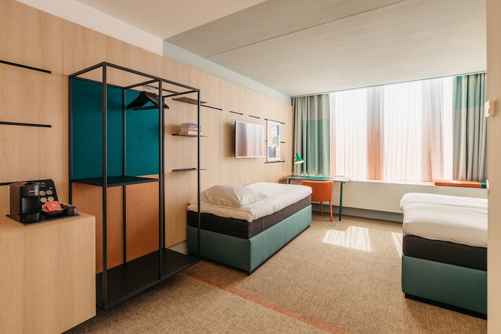 ROOM, TRIPLE