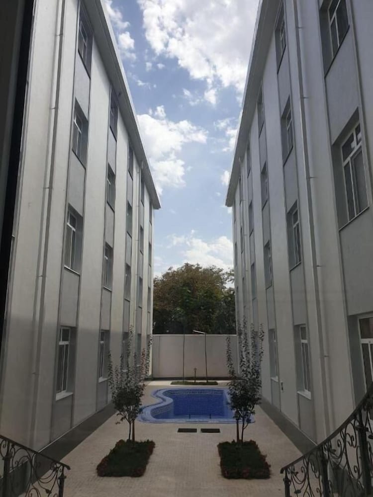 Reikartz Xon in TASHKENT