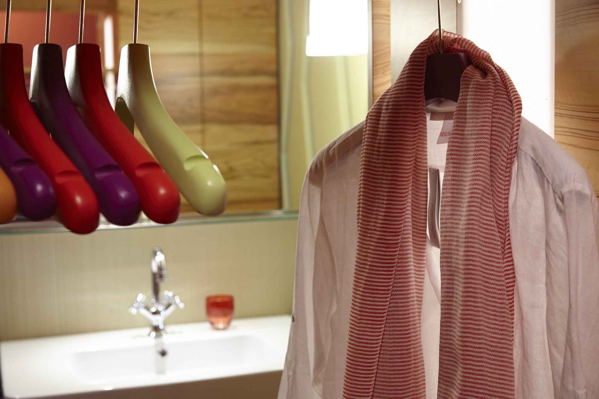 غرفة ديلوكس بسرير كوين بإطلالة على البحر، Bohemia Suites and Spa - Adults Only 6/6