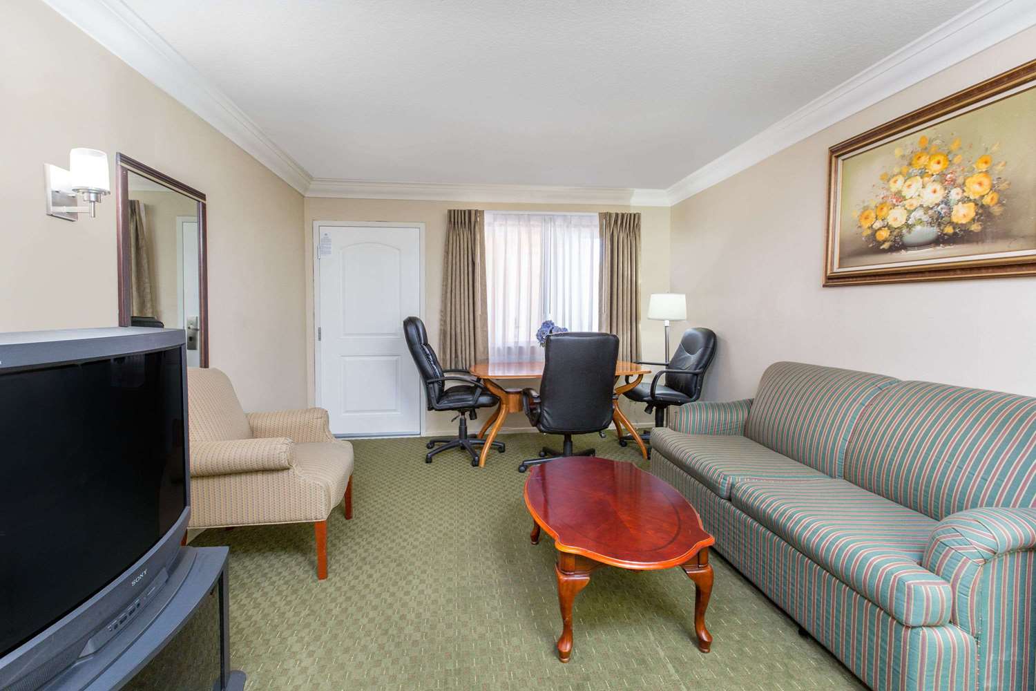 Days Inn by Wyndham Near City Of Hope 17/24