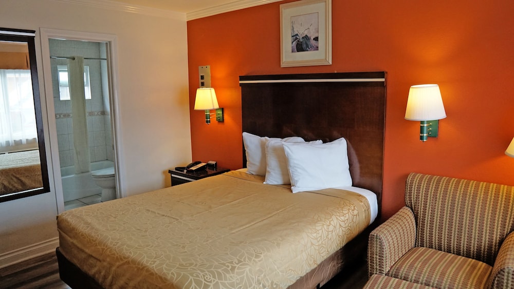 Redondo Inn and Suites 13/48