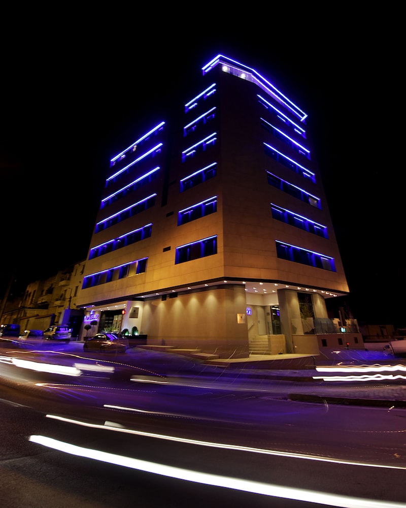 Lamaraz Arts Hotel
